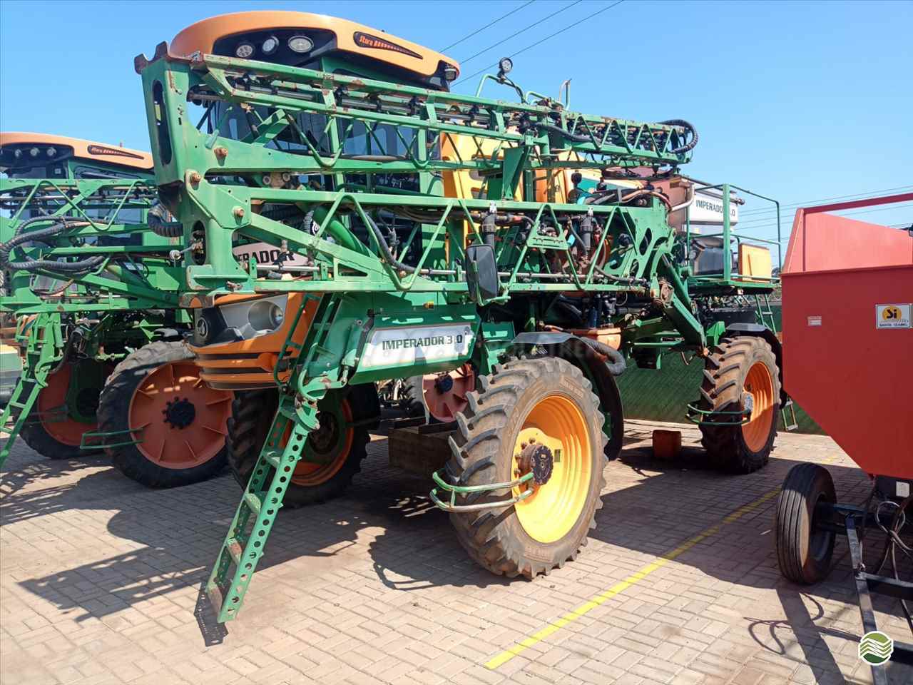 PULVERIZADOR STARA IMPERADOR 3.0 Tração 4x4 Rolatrek Implementos Agrícolas - Stara CASTRO PARANÁ PR